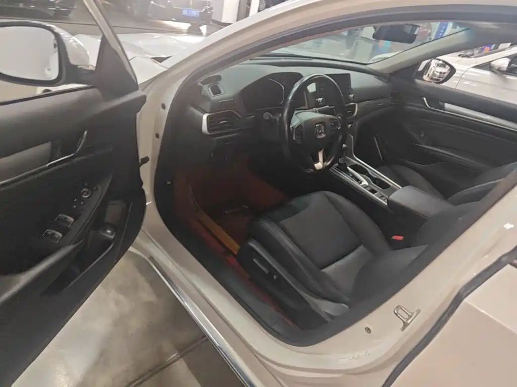 Honda Accord 2020 — фото 16