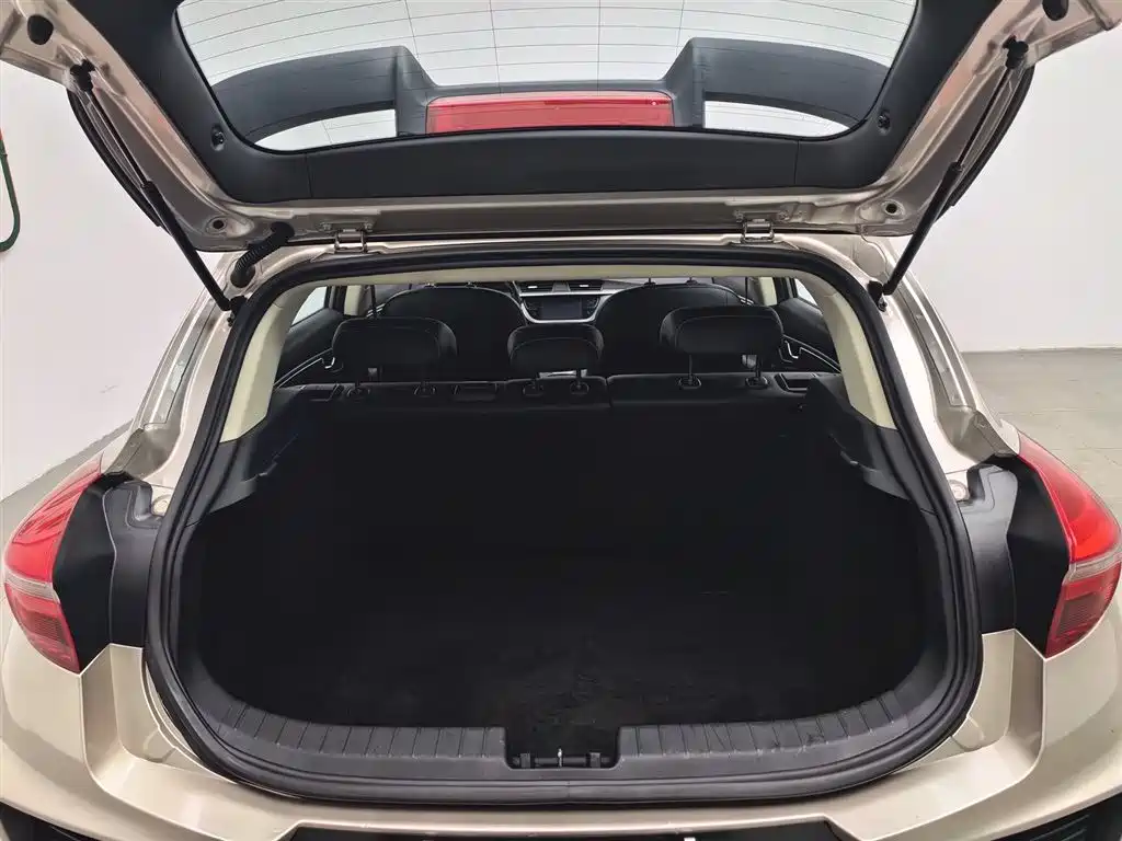 Geely Emgrand GS 2018 — фото 16