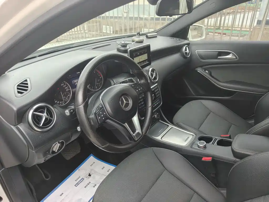 Mercedes-Benz A-Class 2015 — фото 7