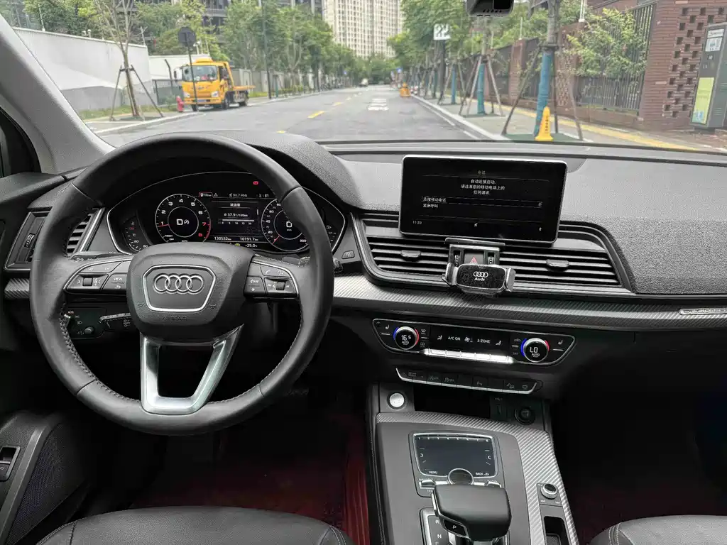 Audi Q5L 2019 — фото 13
