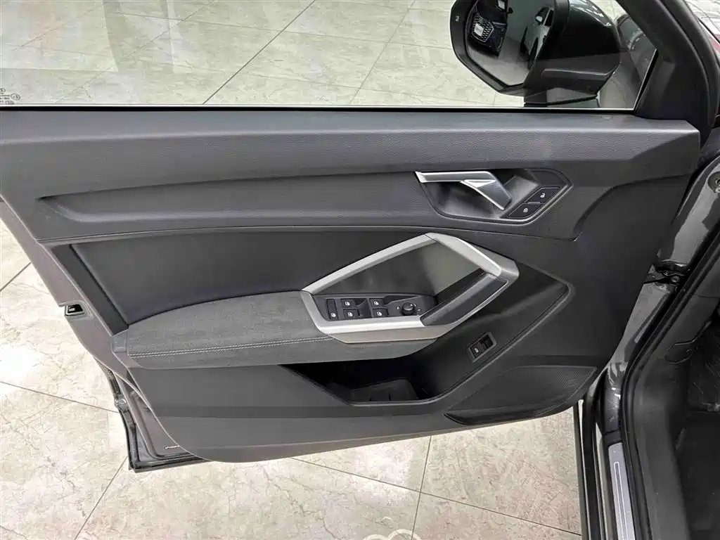 Audi Q3 2023 — фото 10