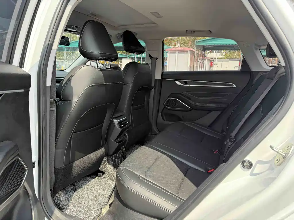 Geely Emgrand 2021