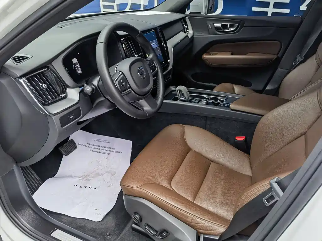Volvo XC60 2024 — фото 10