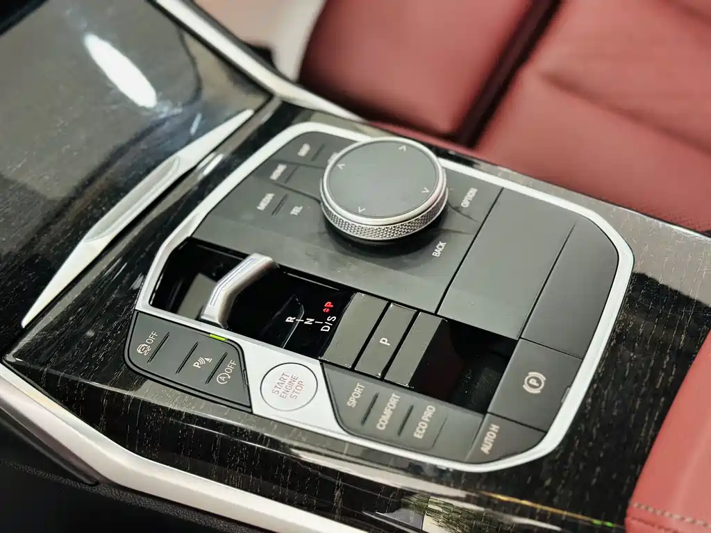 BMW 3 Series 2024 — фото 15