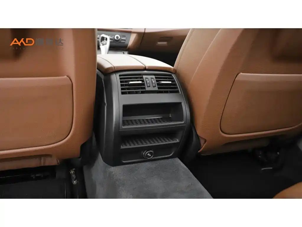 BMW 5 Series 2015 — фото 9