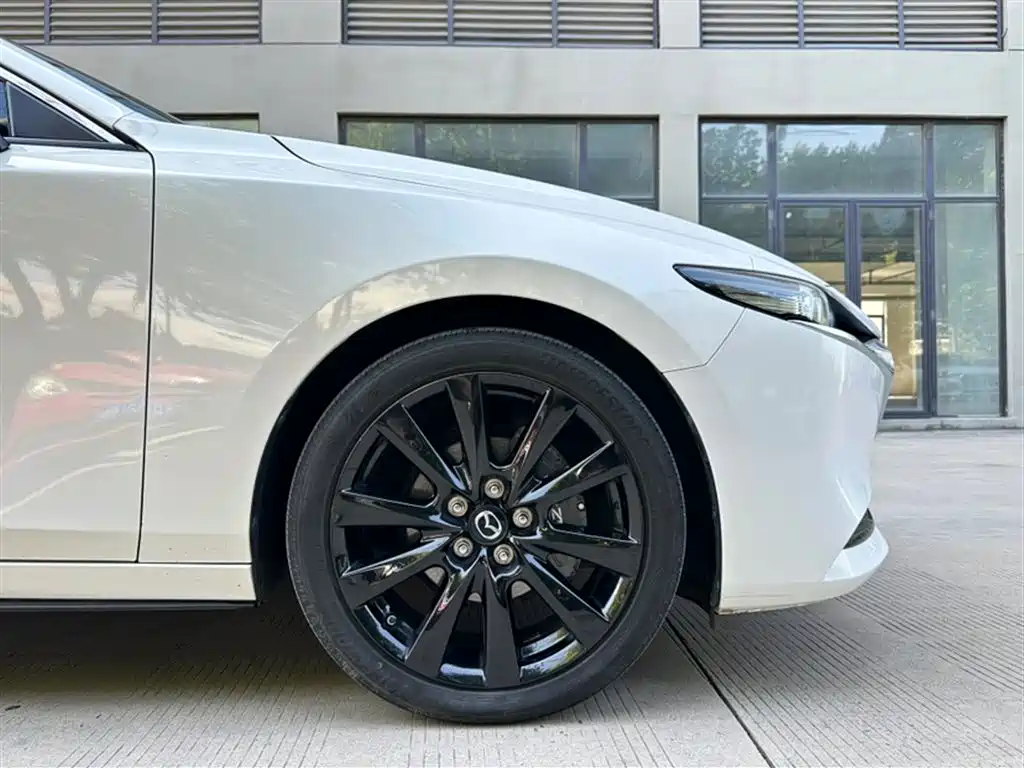 Mazda 3 Axela 2023 — фото 23
