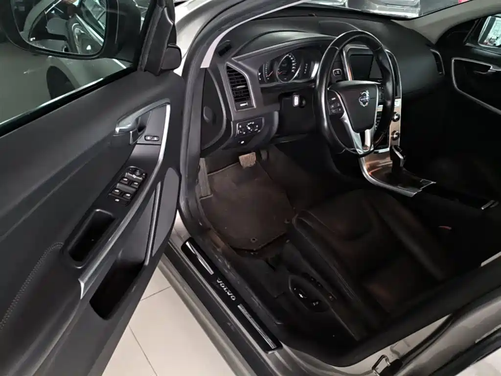 Volvo XC60 2015 — фото 16