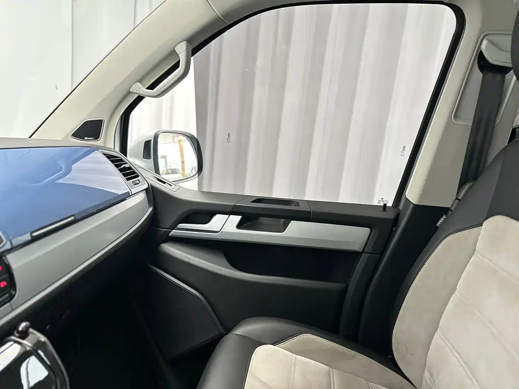 Volkswagen Multivan 2018 — фото 30