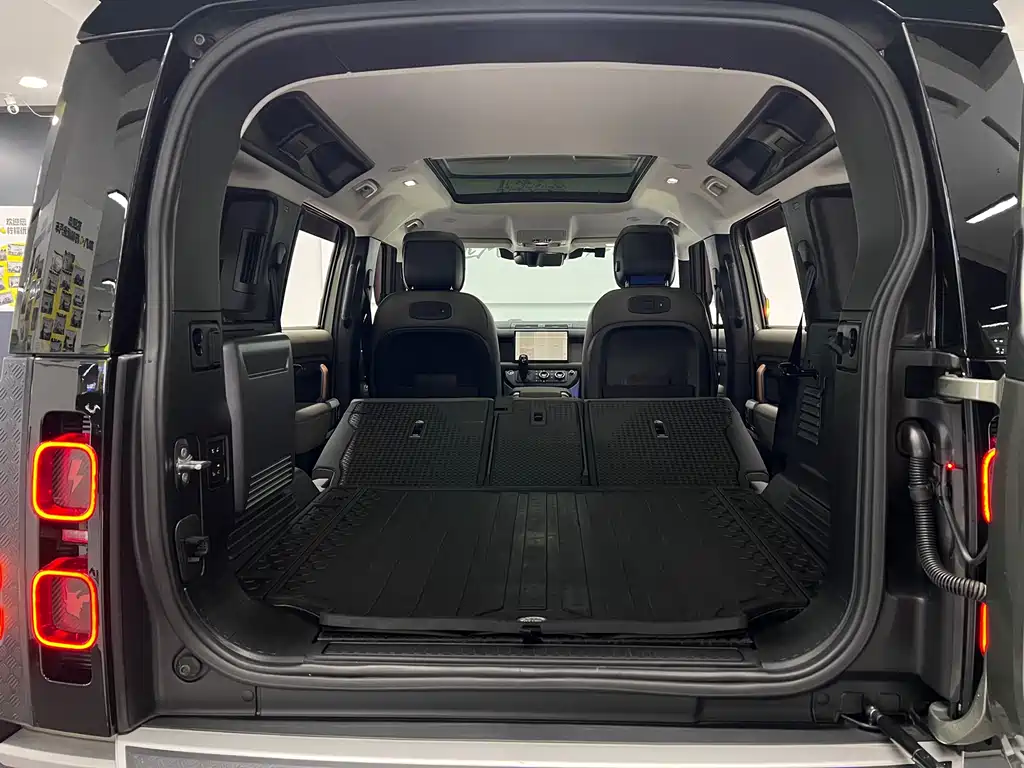 Land Rover Defender 2022 — фото 18