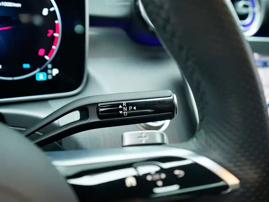 Mercedes-Benz C-Class 2023 — фото 24