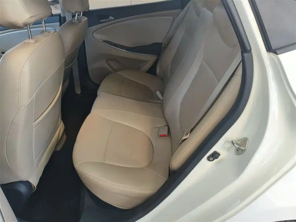 Hyundai Verna 2016 — фото 17