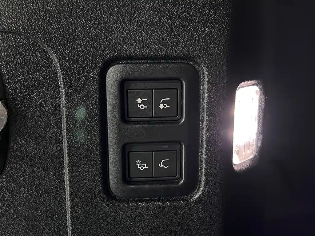 Land Rover Defender 2022 — фото 16