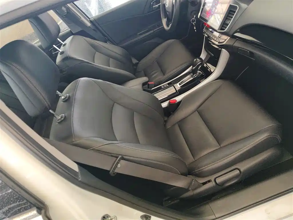 Honda Accord 2017 — фото 25