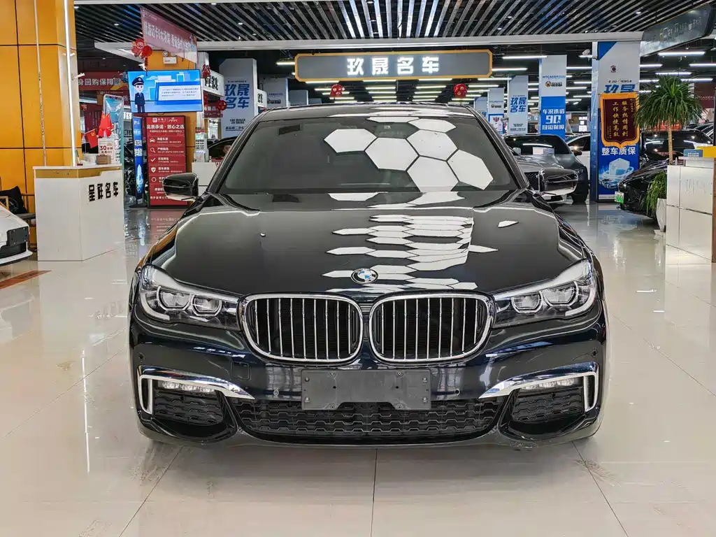 BMW 7 Series 2018 — фото 2