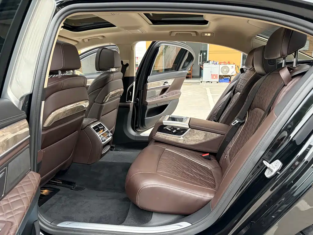 BMW 7 Series 2021 — фото 14