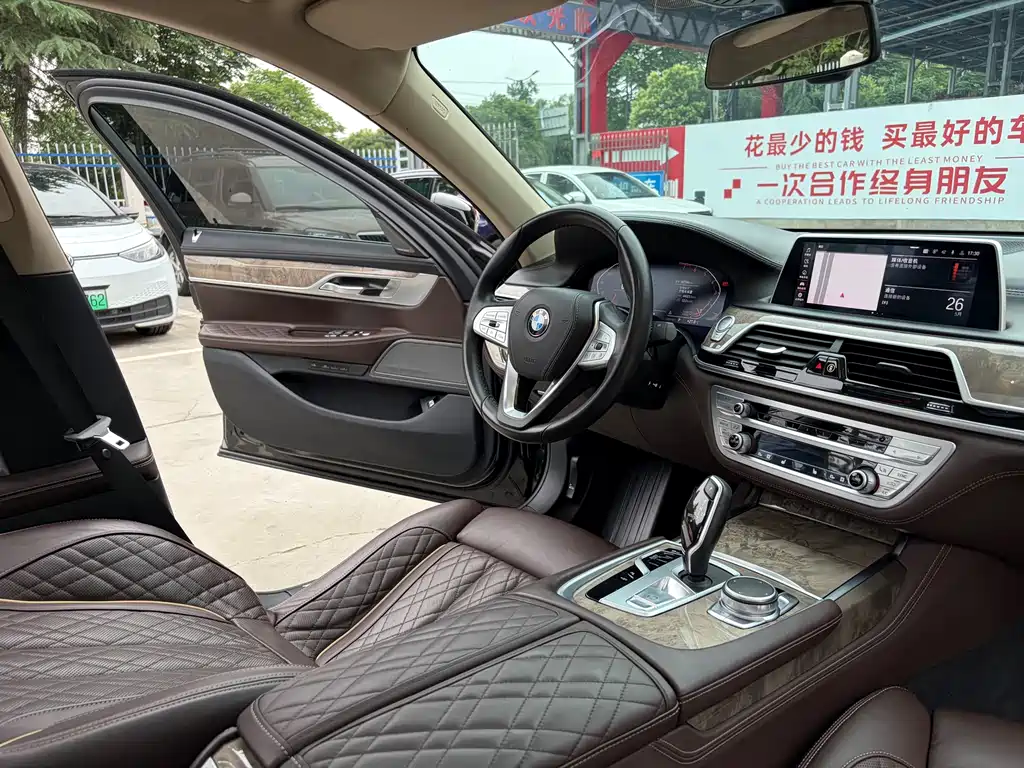 BMW 7 Series 2021 — фото 10