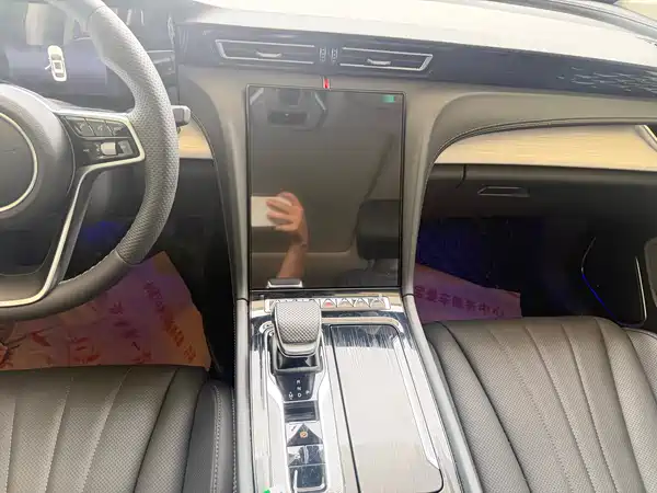 Hongqi H5 2025