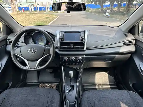 Toyota Yaris L 2015