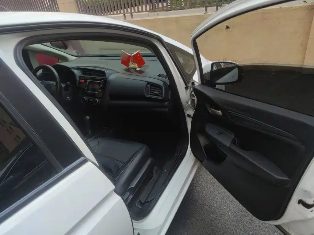 Honda Fit 2015 — фото 21