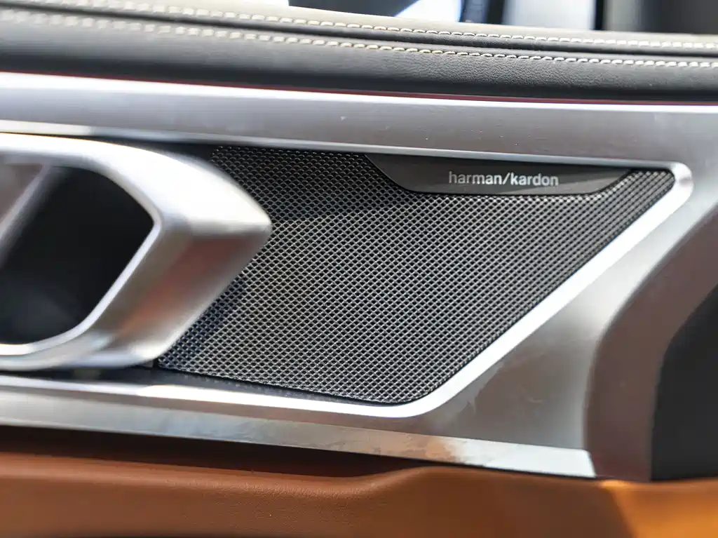 BMW 8 Series 2023 — фото 17