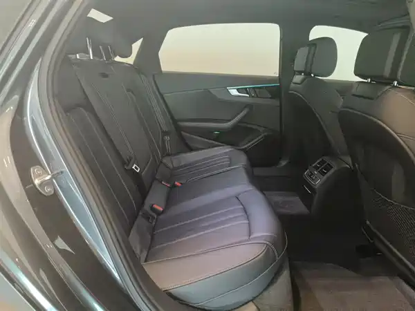 Audi A4L 2023