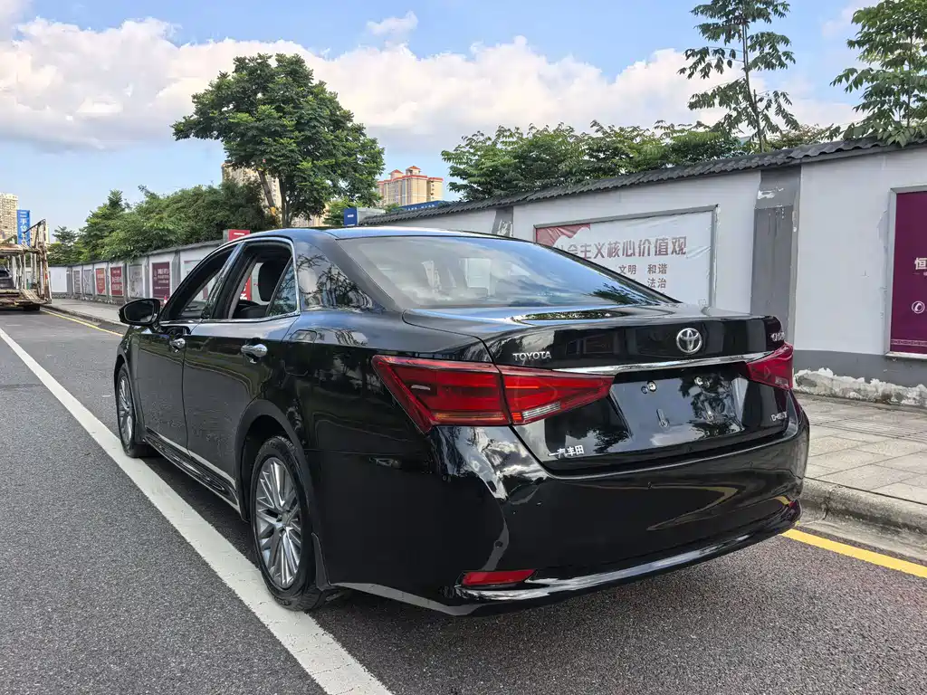 Toyota Crown 2017 — фото 16