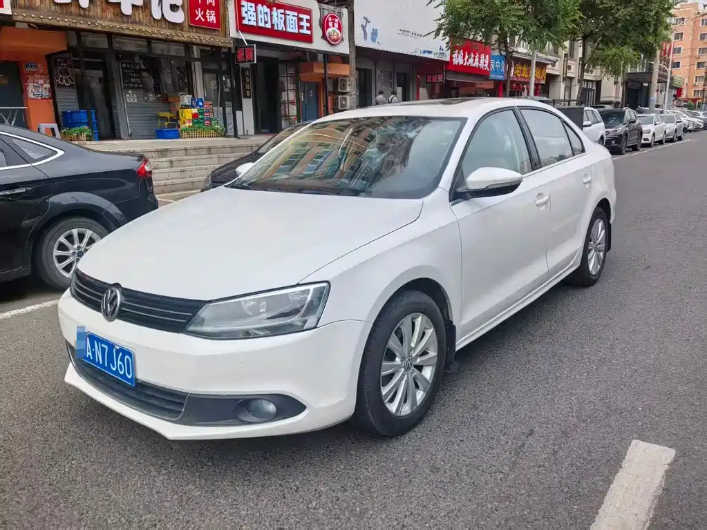 Volkswagen Sagitar 2014