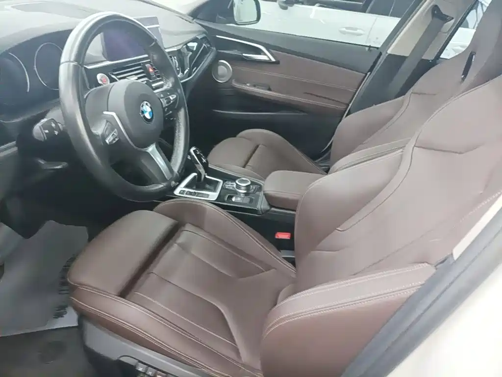 BMW 1 Series 2021 — фото 15