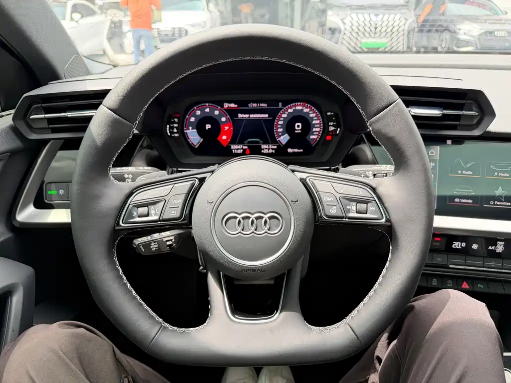 Audi A3 2023 — фото 11