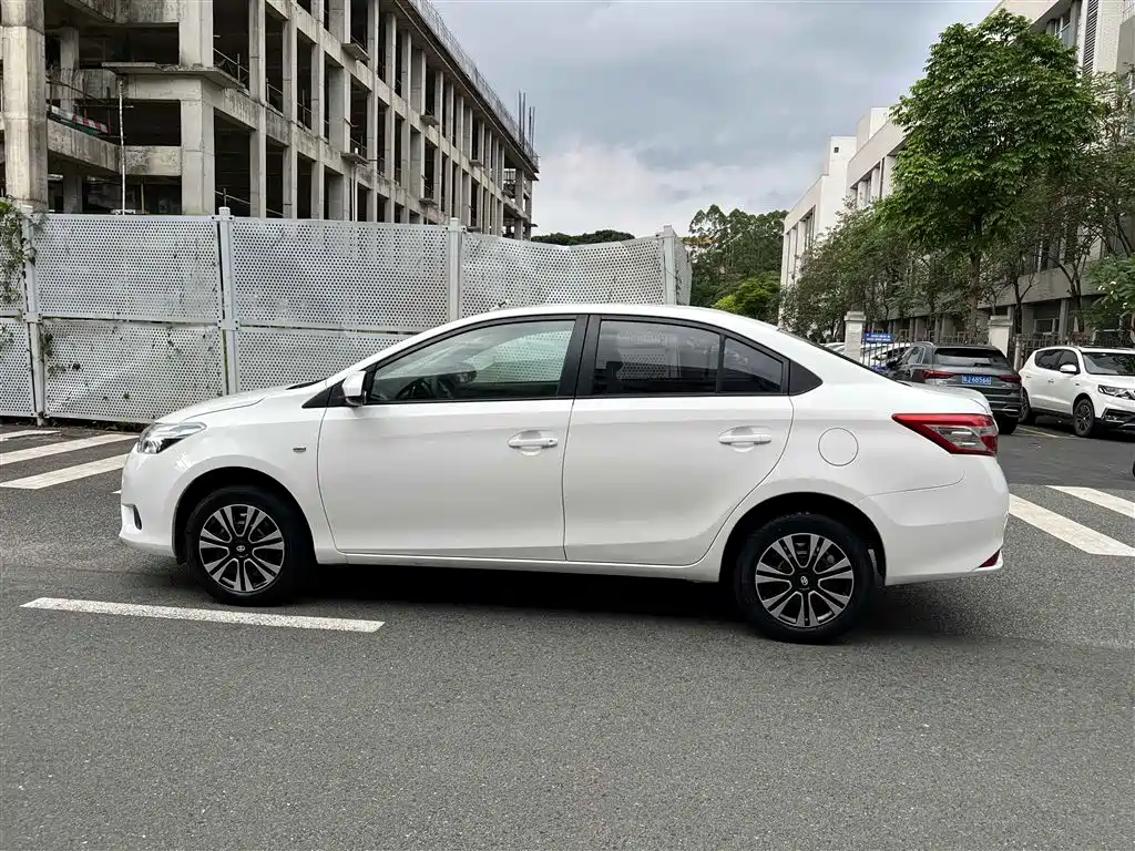 Toyota Vios 2015 — фото 2