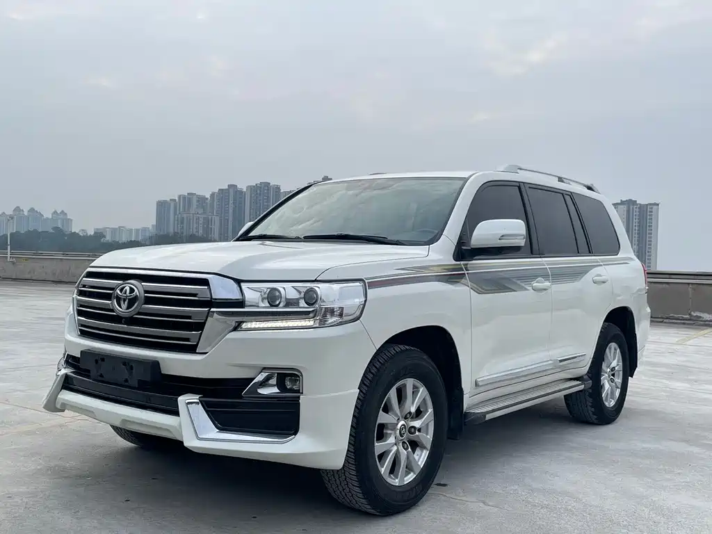 Toyota Land Cruiser 2020 — фото 1