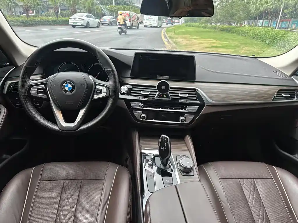 BMW 5 Series New Energy 2018 — фото 9