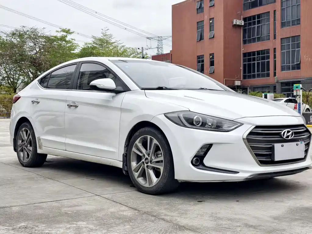 Hyundai Elantra 2018 — фото 3