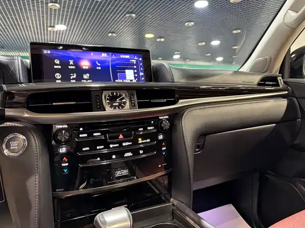 Lexus LX 2016