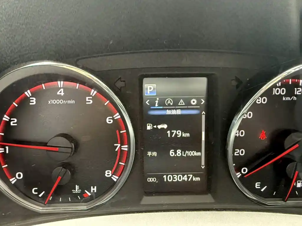Toyota RAV4 2017 — фото 11