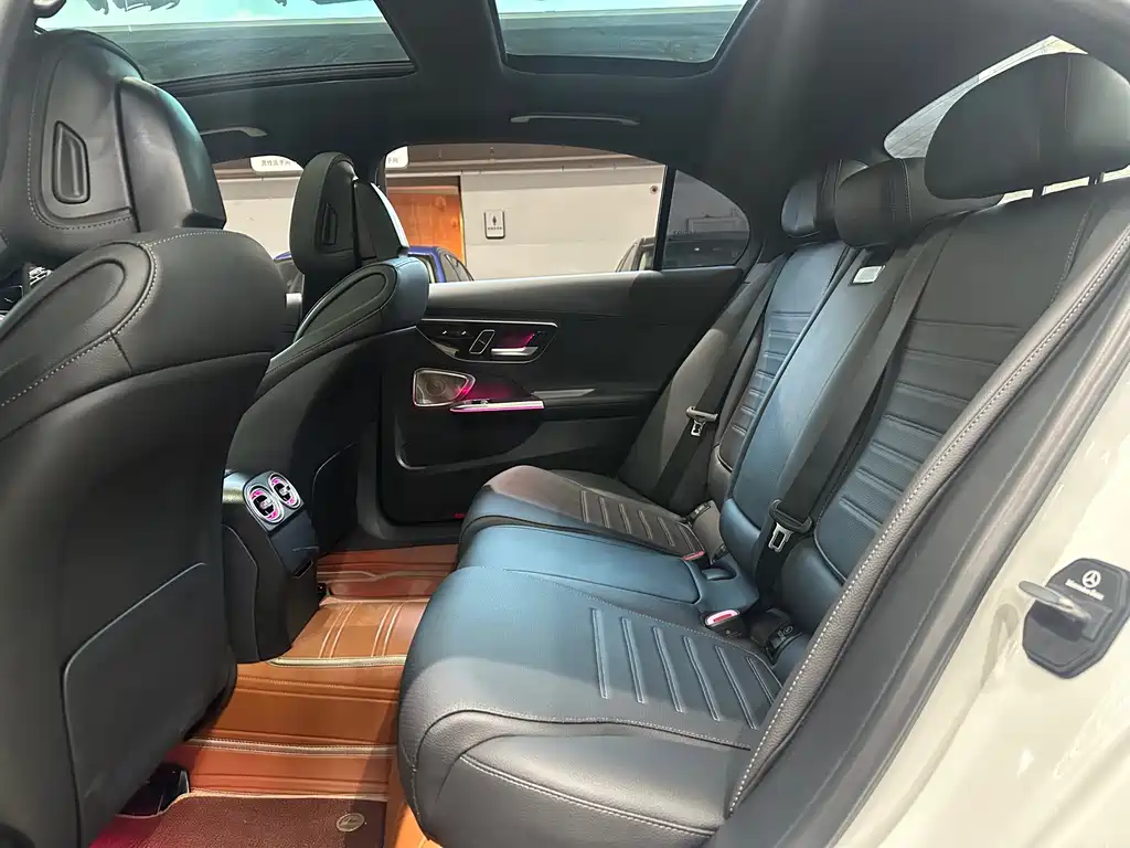 Mercedes-Benz C-Class 2023 — фото 15