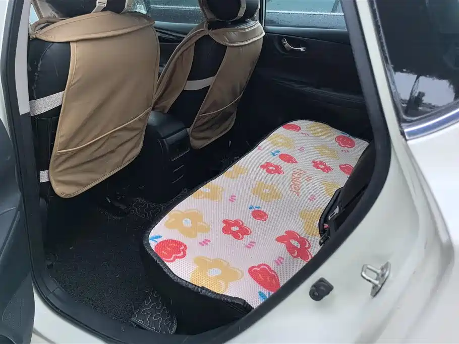 Nissan Tiida 2017 — фото 11