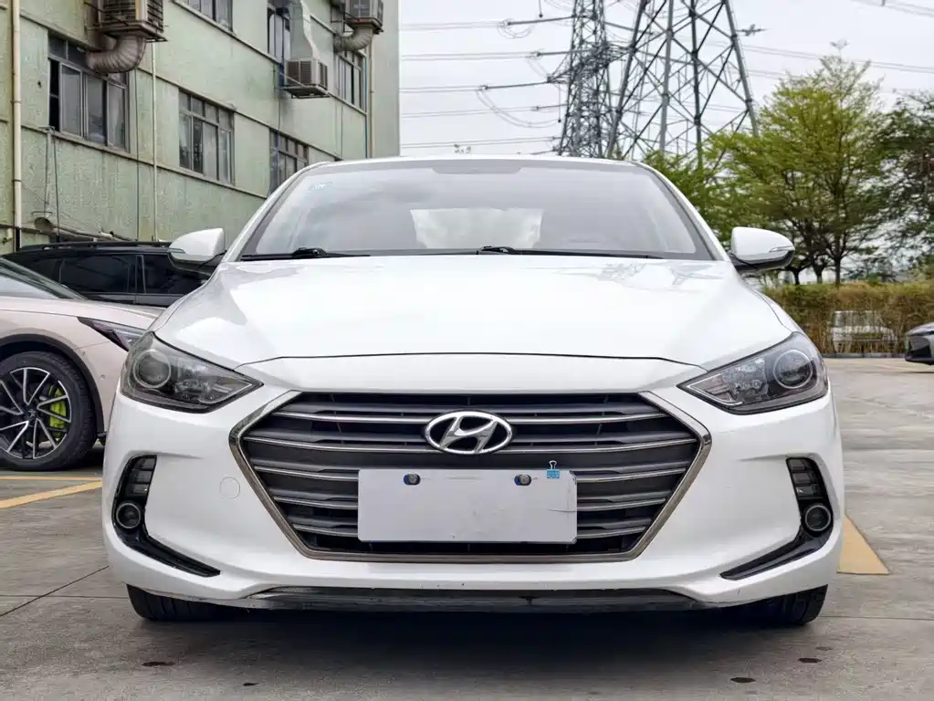 Hyundai Elantra 2018 — фото 2