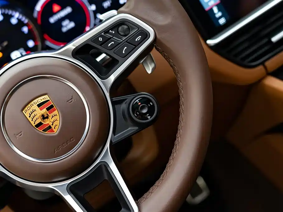 Porsche Cayenne 2019 — фото 24