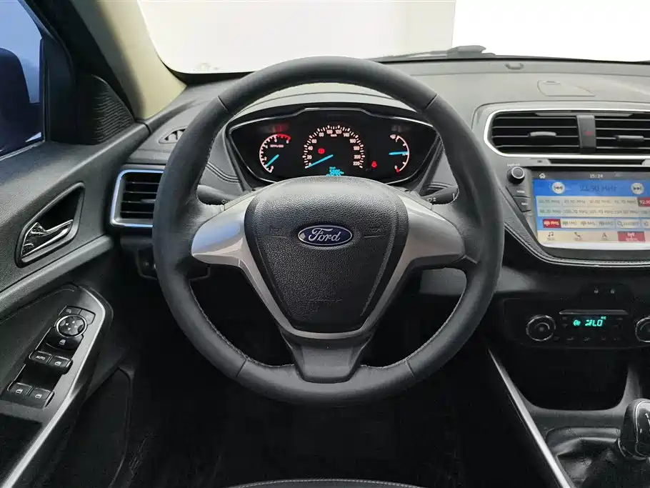 Ford Escort 2017 — фото 15