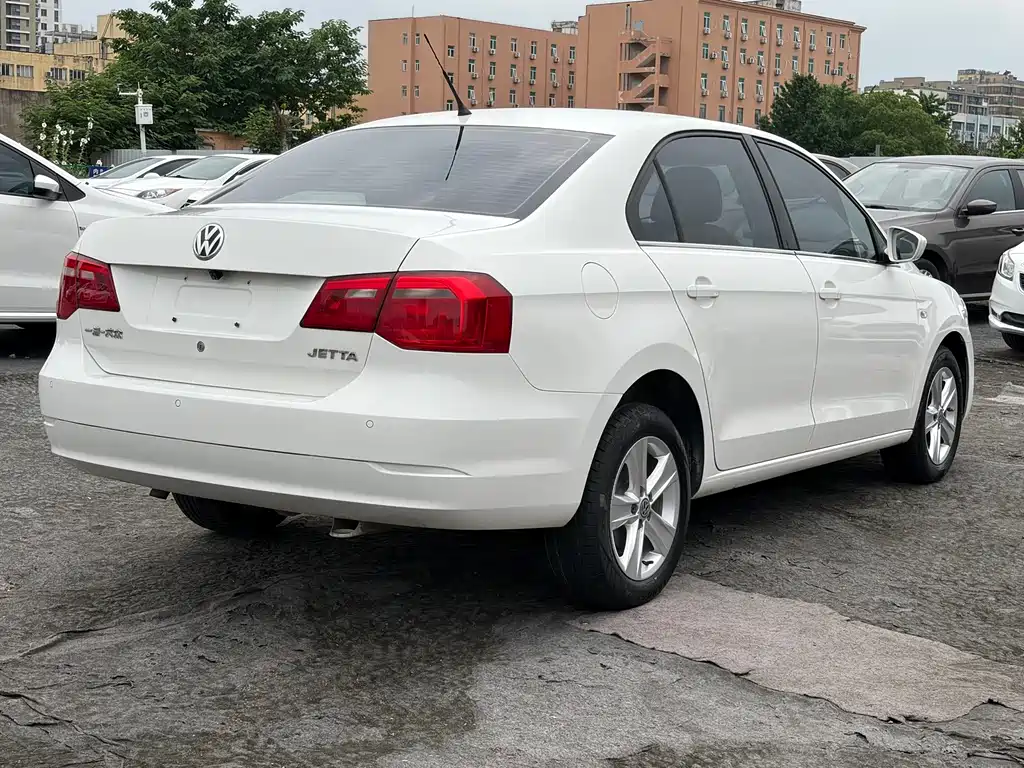 Volkswagen Jetta 2015 — фото 5