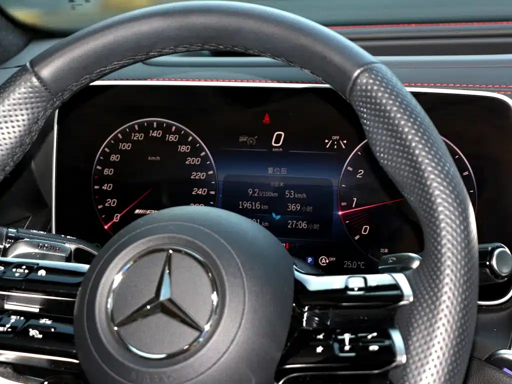 Mercedes-Benz GLC AMG 2025 — фото 14
