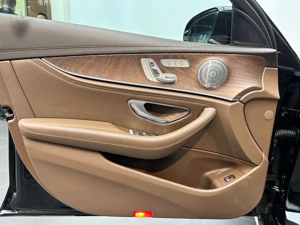 Mercedes-Benz E-Class 2023 — фото 13