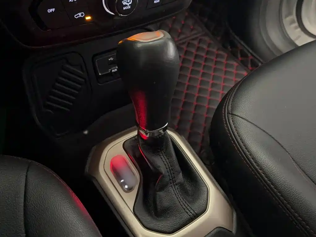 Jeep Renegade 2019 — фото 13