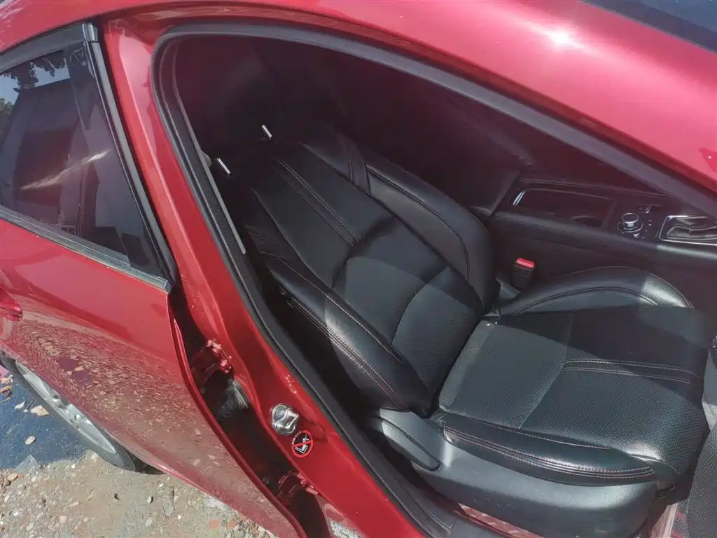 Mazda 3 Axela 2019 — фото 20