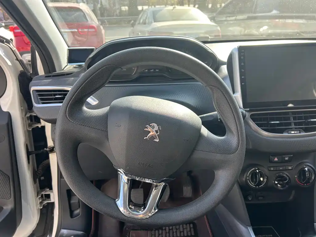 Peugeot 2008 2015