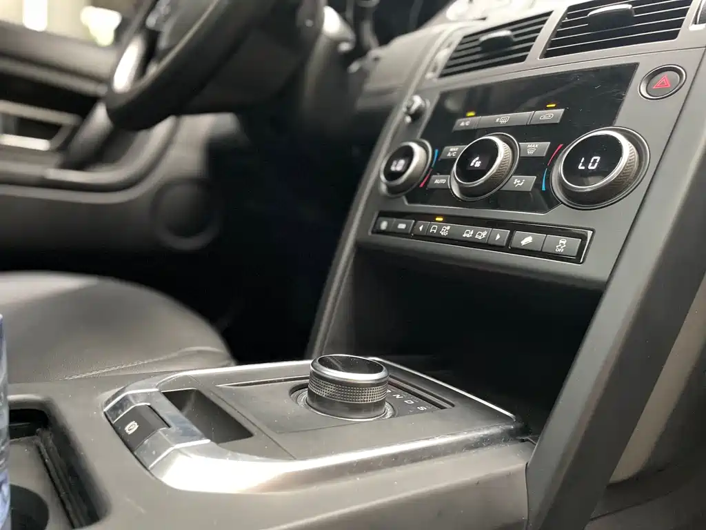 Land Rover Discovery Sport 2019 — фото 12