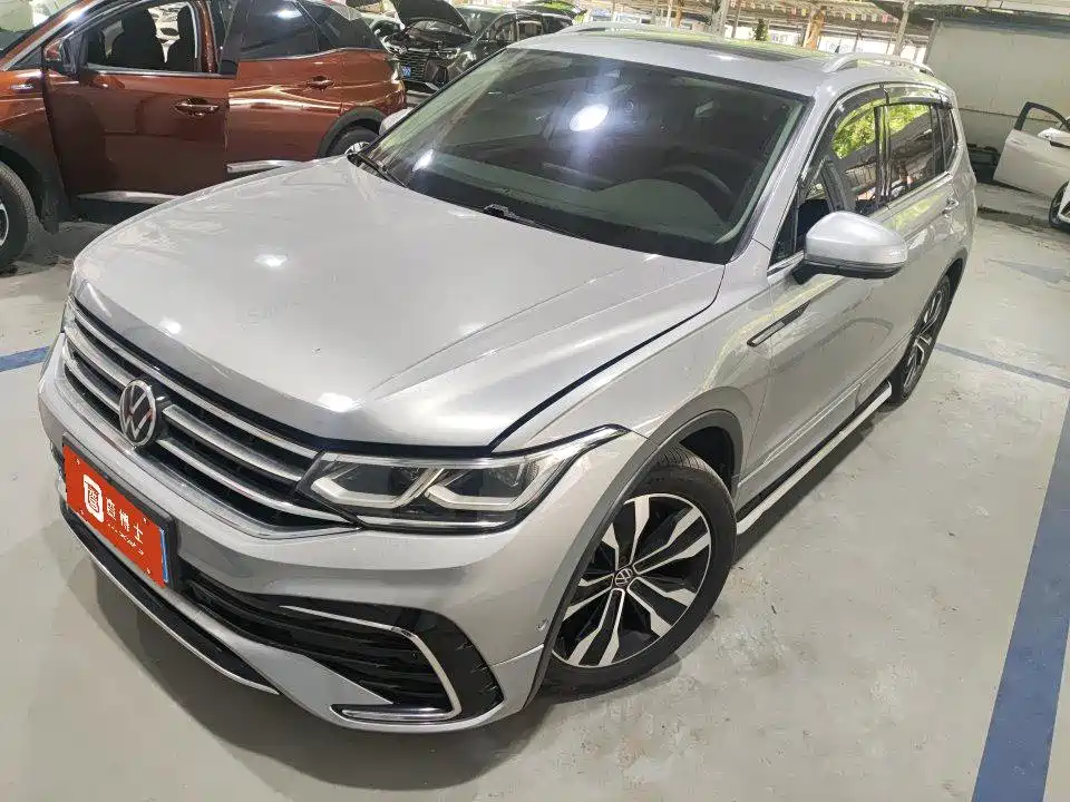Volkswagen Tiguan L 2022 — фото 1