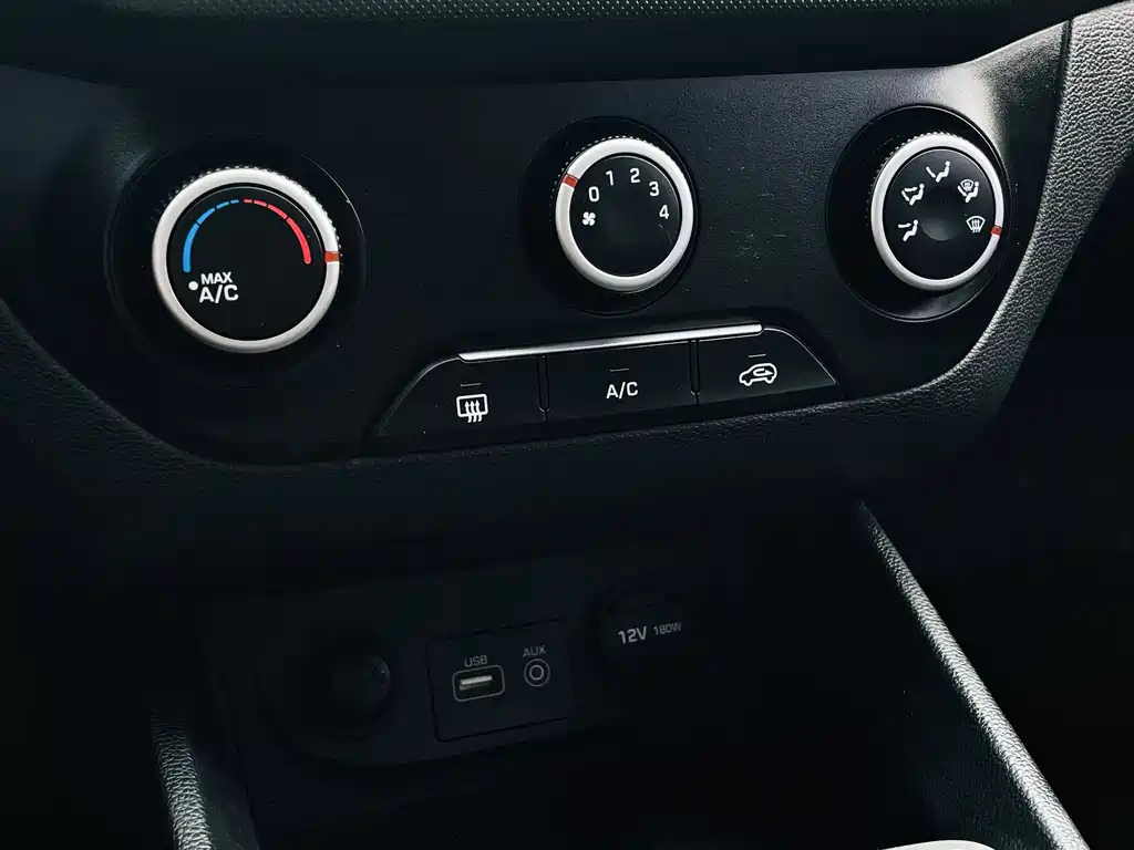 Hyundai ix25 2015 — фото 10
