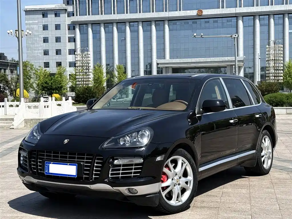 Porsche Cayenne 2010 — фото 1